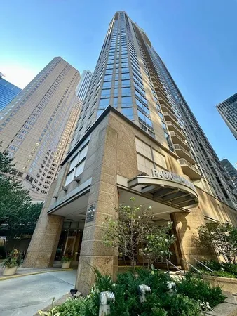 $2,450 | 222 North Columbus Drive, Unit 1407, Chicago, IL 60601