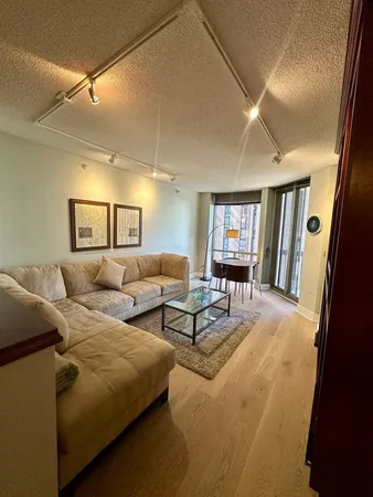 $2,450 | 222 North Columbus Drive, Unit 1407, Chicago, IL 60601