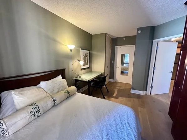 $2,450 | 222 North Columbus Drive, Unit 1407, Chicago, IL 60601