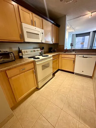 $2,450 | 222 North Columbus Drive, Unit 1407, Chicago, IL 60601