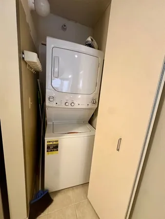 $2,450 | 222 North Columbus Drive, Unit 1407, Chicago, IL 60601