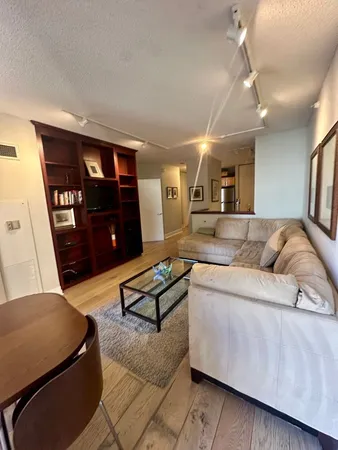 $2,450 | 222 North Columbus Drive, Unit 1407, Chicago, IL 60601