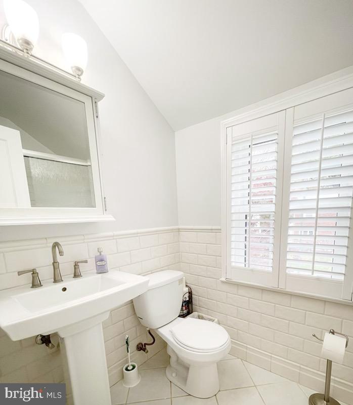 9118 Sudbury Road Silver Spring, MD 20901 - Photo 5 of 33