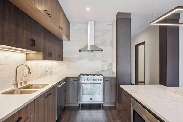 $3,200 | 253 Lake Street East, Unit 206, Wayzata, MN 55391