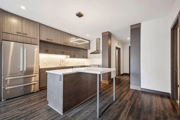 $3,200 | 253 Lake Street East, Unit 206, Wayzata, MN 55391