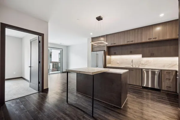 $3,200 | 253 Lake Street East, Unit 206, Wayzata, MN 55391