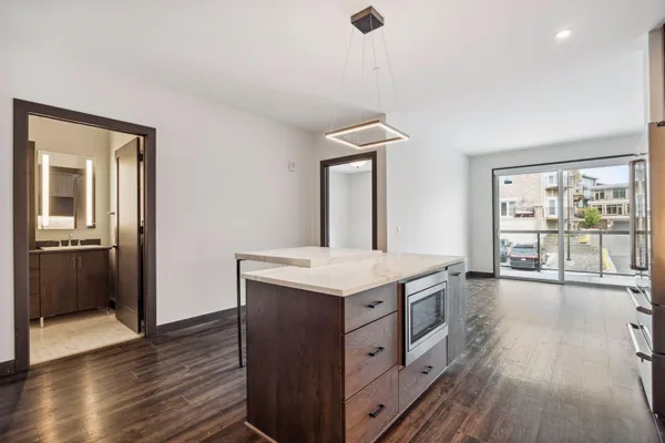 $3,200 | 253 Lake Street East, Unit 206, Wayzata, MN 55391