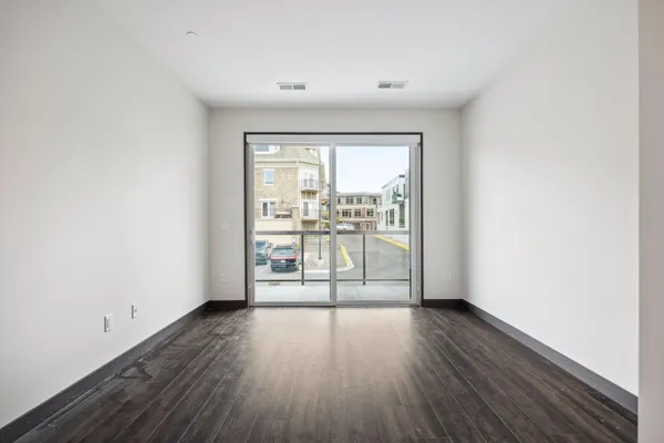 $3,200 | 253 Lake Street East, Unit 206, Wayzata, MN 55391
