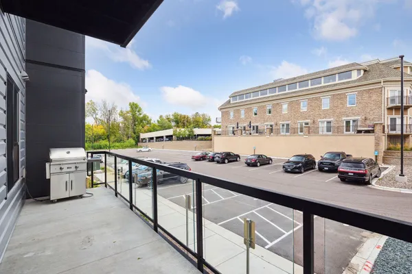 $3,200 | 253 Lake Street East, Unit 206, Wayzata, MN 55391