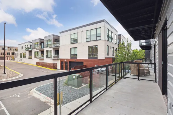 $3,200 | 253 Lake Street East, Unit 206, Wayzata, MN 55391