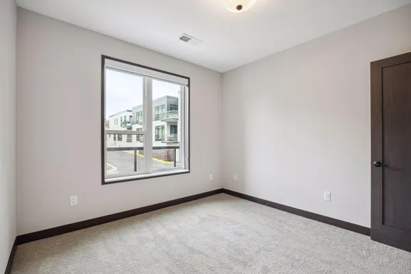 $3,200 | 253 Lake Street East, Unit 206, Wayzata, MN 55391
