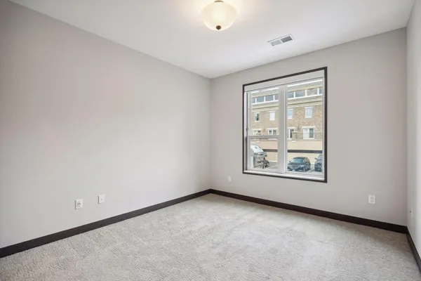 $3,200 | 253 Lake Street East, Unit 206, Wayzata, MN 55391