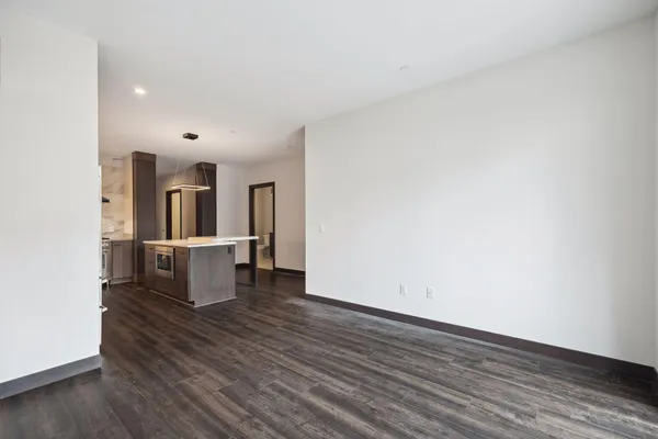 $3,200 | 253 Lake Street East, Unit 206, Wayzata, MN 55391