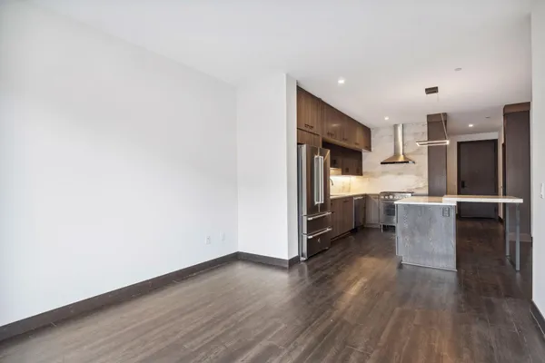 $3,200 | 253 Lake Street East, Unit 206, Wayzata, MN 55391
