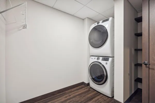 $3,200 | 253 Lake Street East, Unit 206, Wayzata, MN 55391