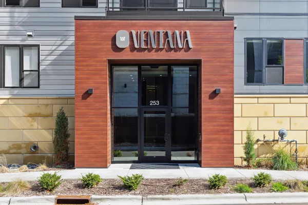 $3,200 | 253 Lake Street East, Unit 206, Wayzata, MN 55391