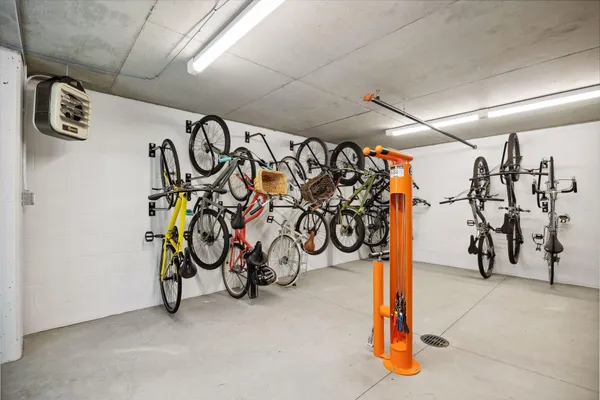 $3,200 | 253 Lake Street East, Unit 206, Wayzata, MN 55391