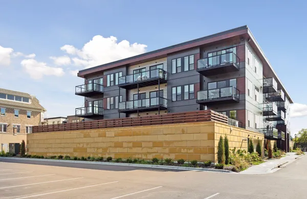 $3,200 | 253 Lake Street East, Unit 206, Wayzata, MN 55391