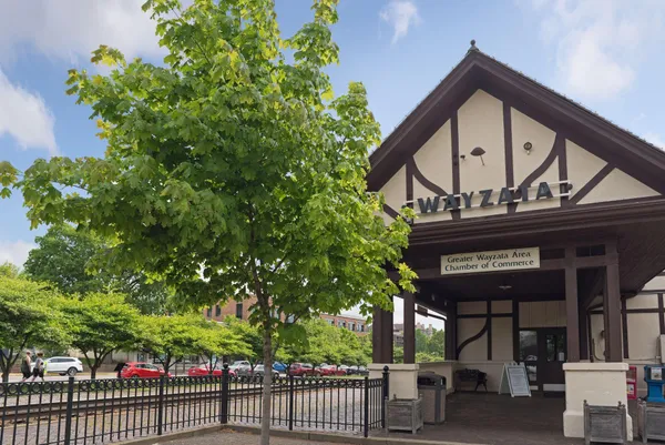 $3,200 | 253 Lake Street East, Unit 206, Wayzata, MN 55391