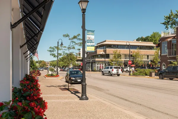 $3,200 | 253 Lake Street East, Unit 206, Wayzata, MN 55391