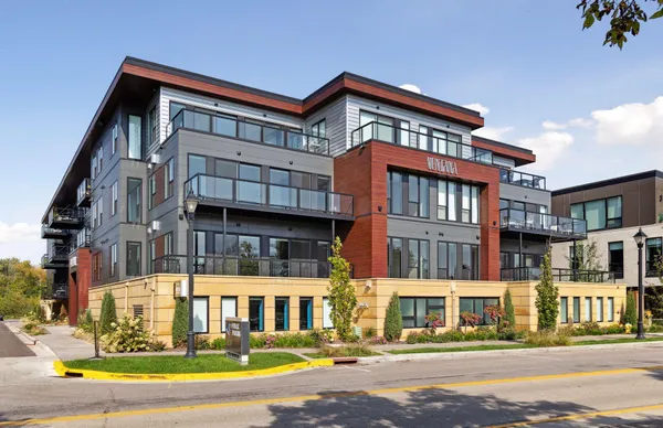 $3,200 | 253 Lake Street East, Unit 206, Wayzata, MN 55391