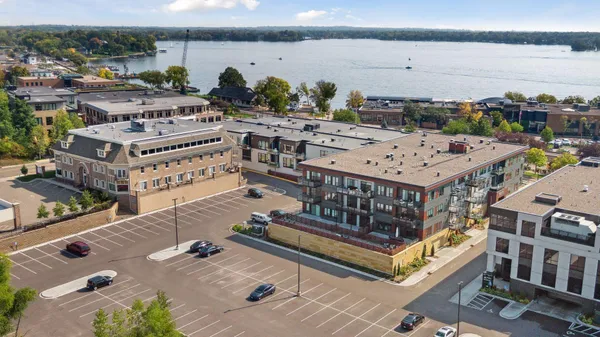 $3,200 | 253 Lake Street East, Unit 206, Wayzata, MN 55391