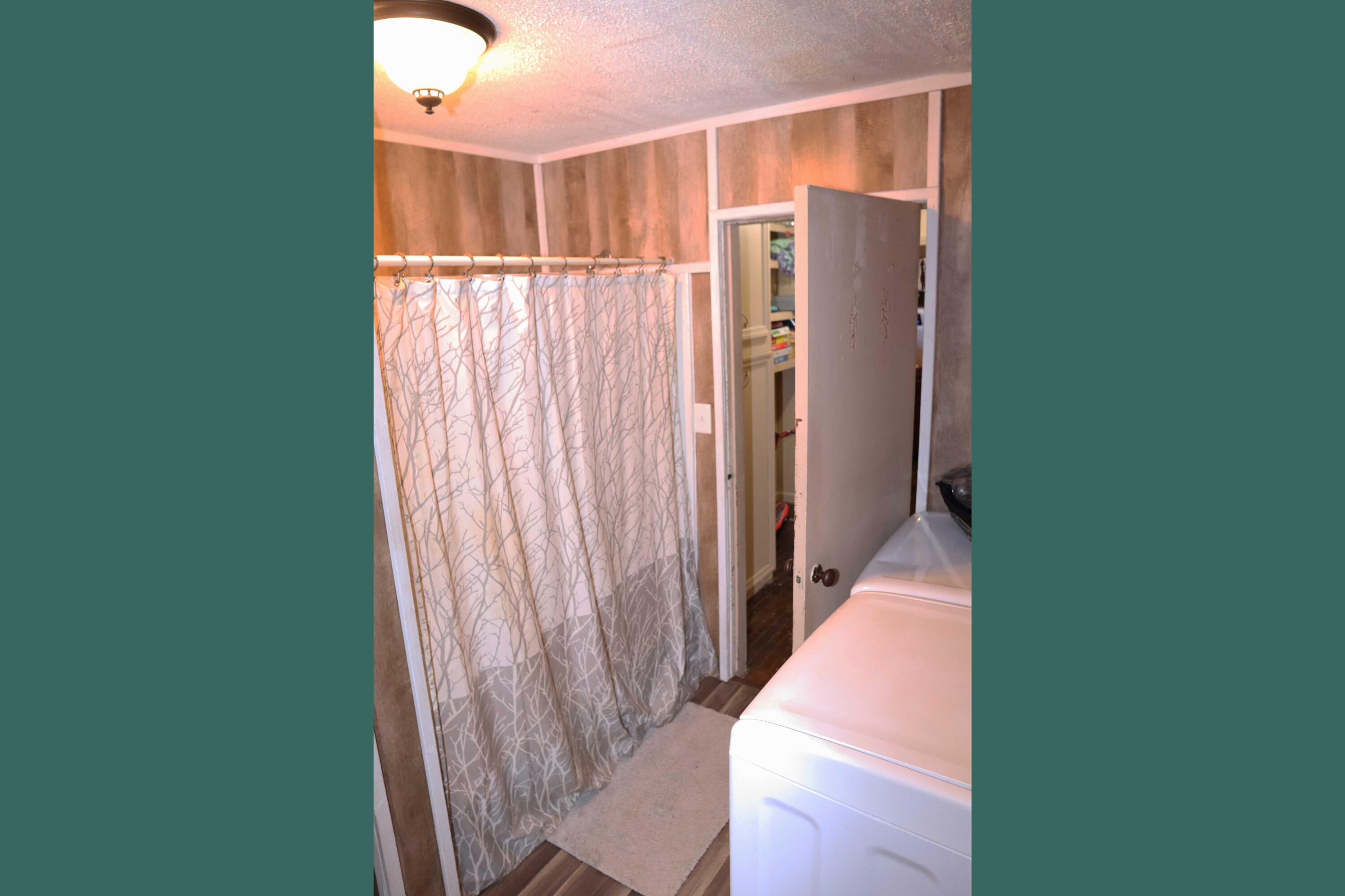 121 Robbins Road Harriman, TN 37748 - Photo 20 of 23 Bathroom with washer/dryer