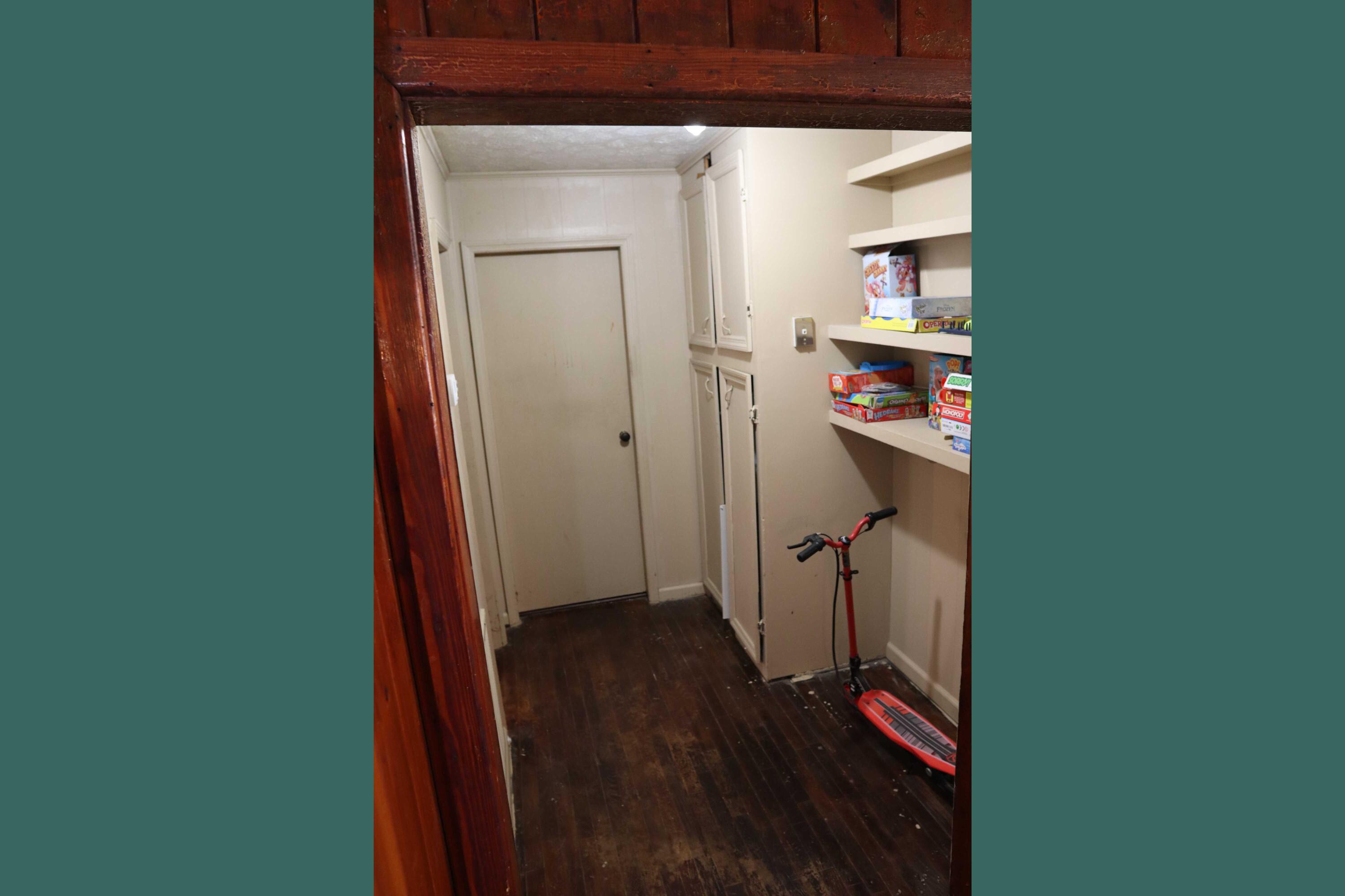 121 Robbins Road Harriman, TN 37748 - Photo 21 of 23 Hallway to laundry & bathroom