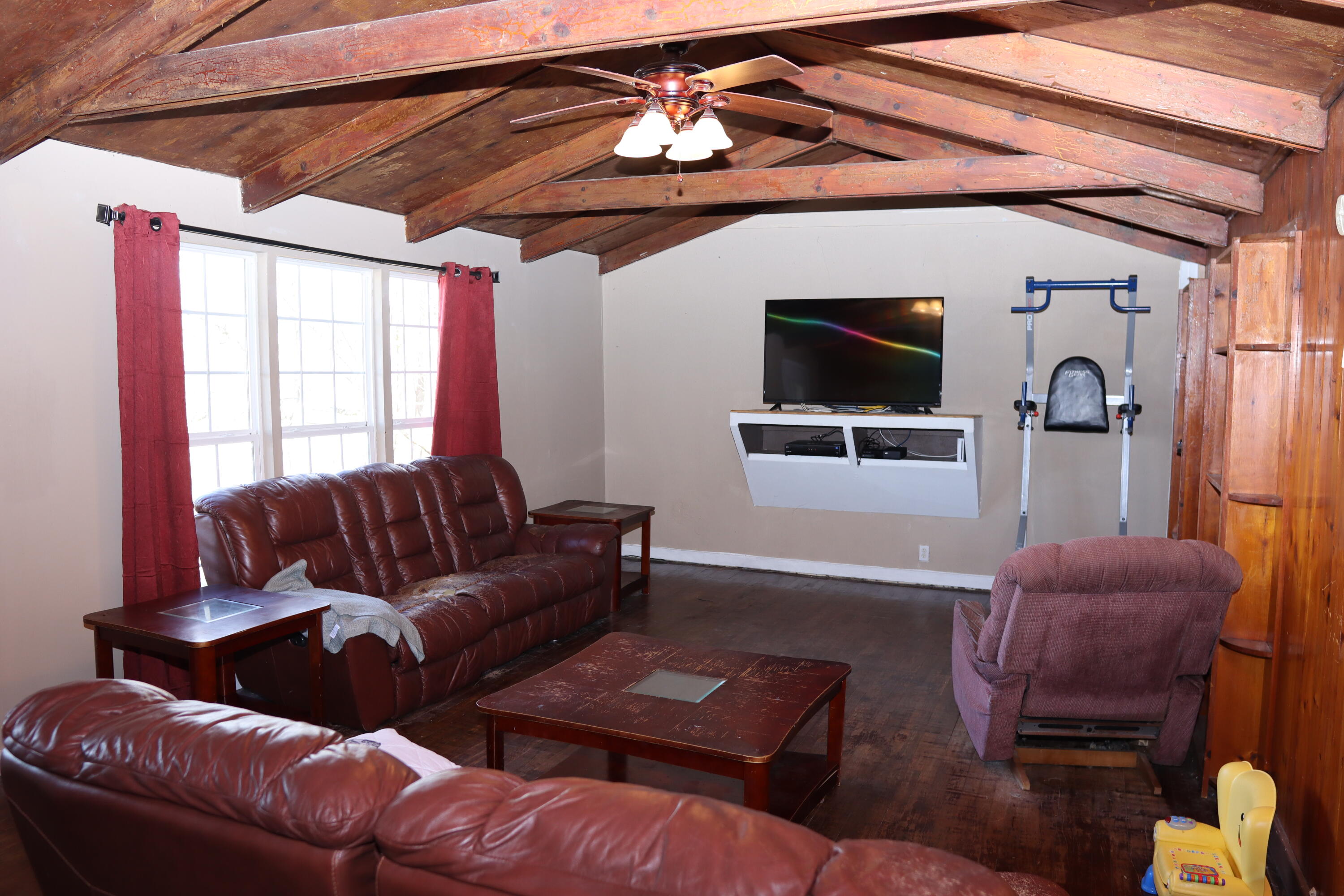 121 Robbins Road Harriman, TN 37748 - Photo 10 of 23 Living Room