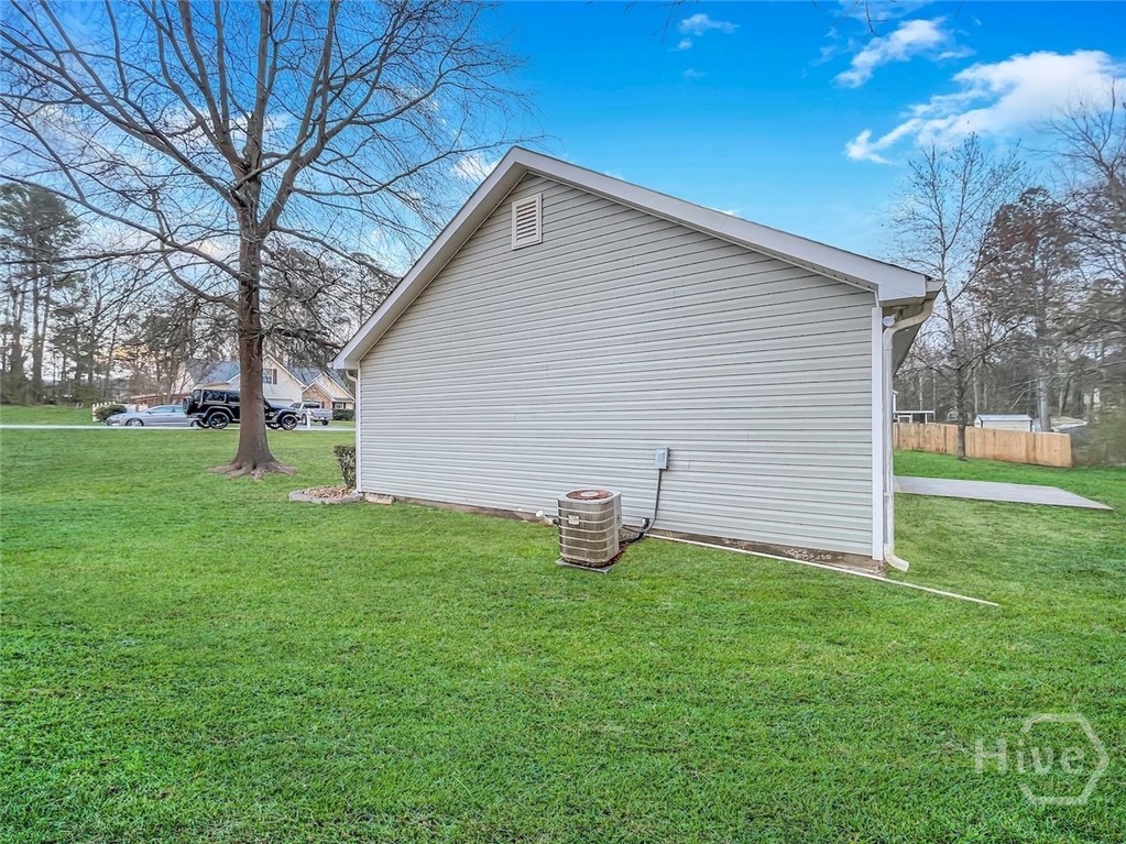 251 Autumn Ridge Court Gray, GA 31032 - Photo 7 of 31 Right side view