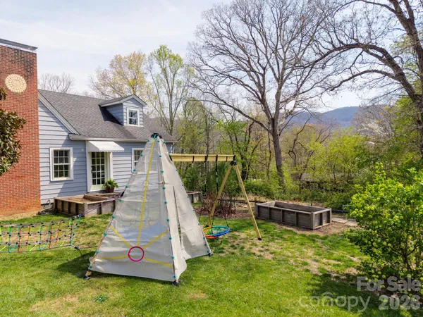 a view of backyard of house