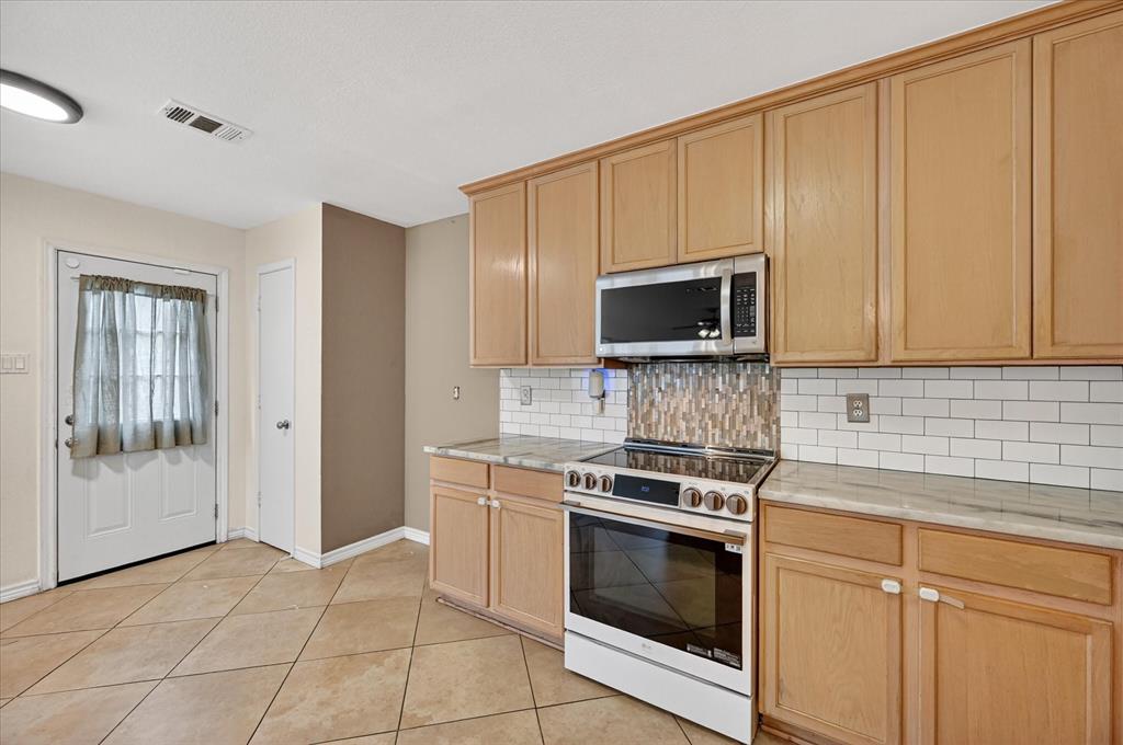 2540 Blue Myrtle Way Dallas, TX 75212 - Photo 10 of 32