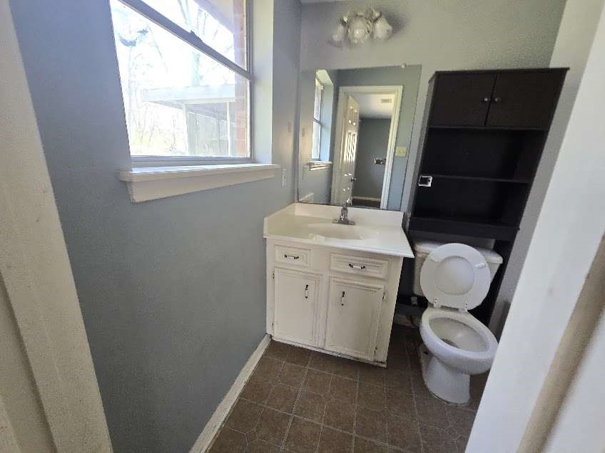 509 Bobcat Lane Daisetta, TX 77533 - Photo 10 of 13 a bathroom with a toilet sink and mirror
