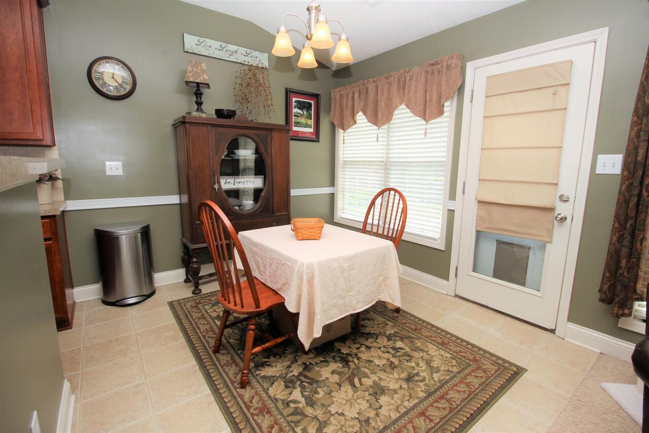 210 Ransom Trace Georgetown, KY 40324 - Photo 8 of 32 210 Ransom Trace - Breakfast nook