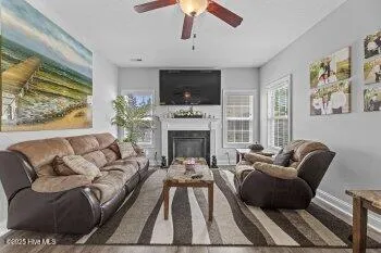 $1,950 | 326 Aquamarine Circle, Jacksonville, NC 28546