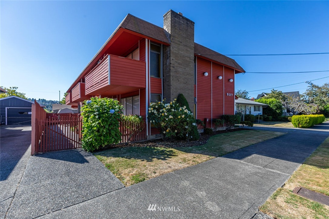 527 Williams Avenue North Renton, WA 98057 - Photo 3 of 13 a view of a house with brick walls plants and large tree