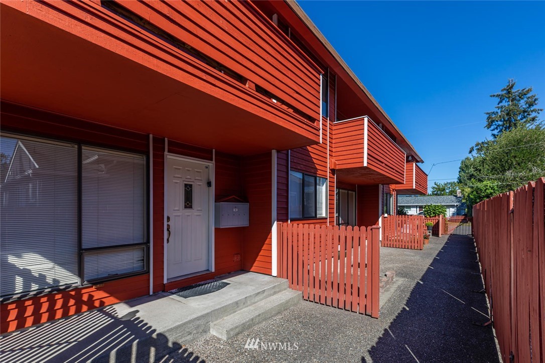 527 Williams Avenue North Renton, WA 98057 - Photo 7 of 13 a view of a house with a patio