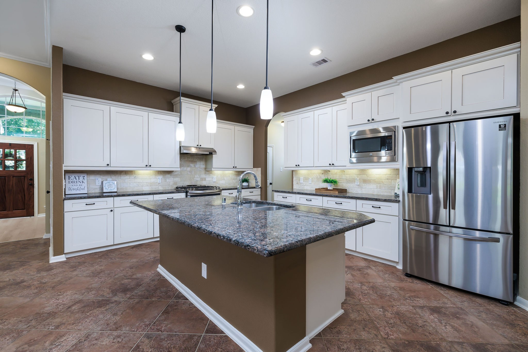 3573 Falcon Way Conroe, TX 77304 - Photo 9 of 34 Gallery Image 9