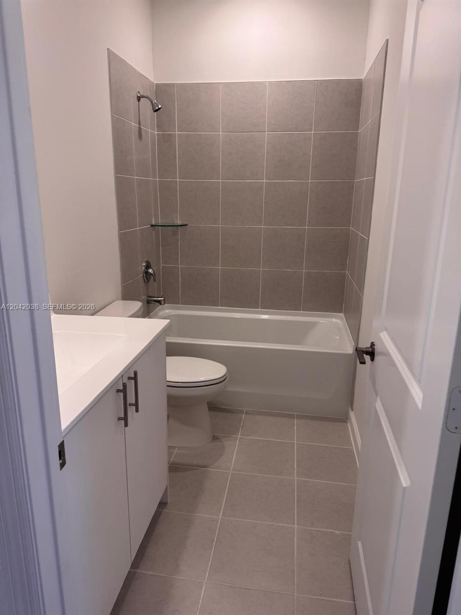 2444 Southeast 29th Street Homestead, FL 33035 - Photo 5 of 14