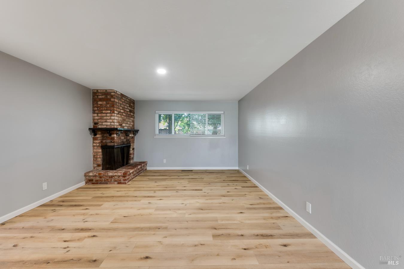 4960 Snark Avenue Santa Rosa, CA 95409 - Photo 7 of 22 Living Room