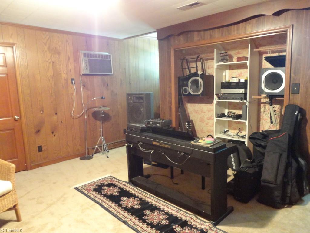 1420 Heathcliff Road High Point, NC 27262 - Photo 23 of 29 This could be a 6th bedroom on 2nd floor