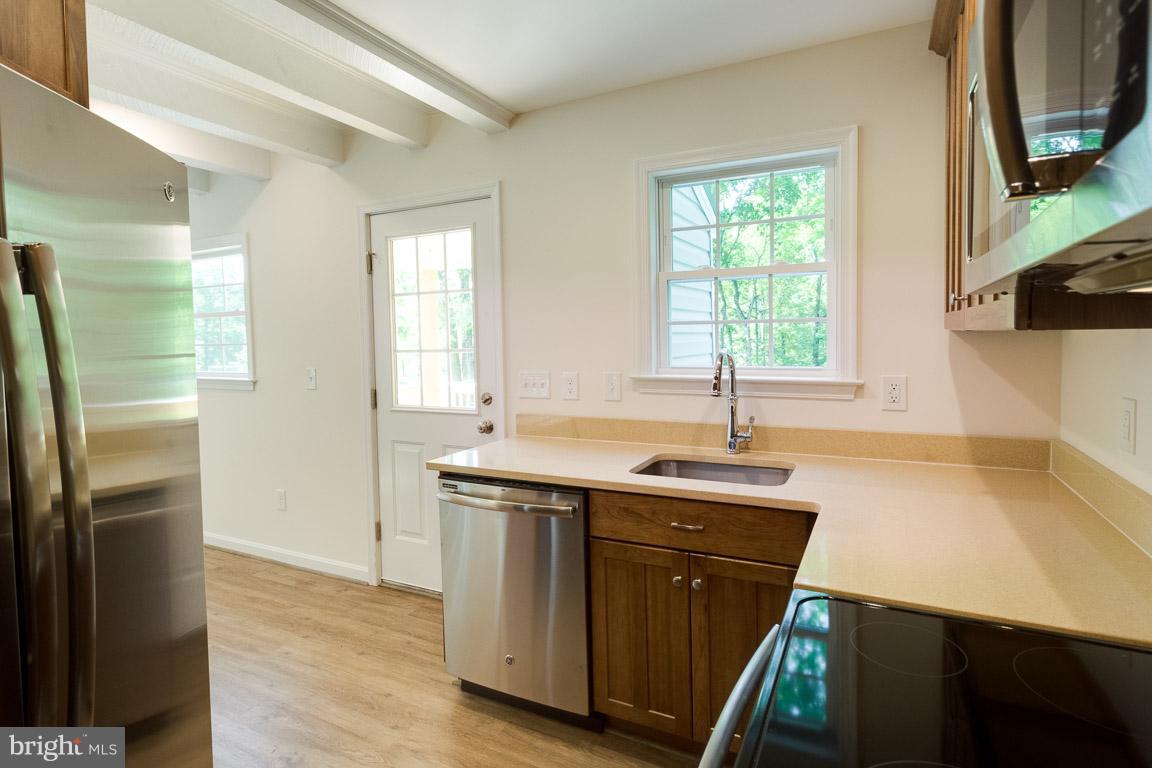 8266 Rogues Road Catlett, VA 20119 - Photo 11 of 30 Kitchen