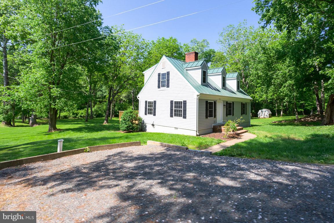 8266 Rogues Road Catlett, VA 20119 - Photo 3 of 30 Exterior (Front)