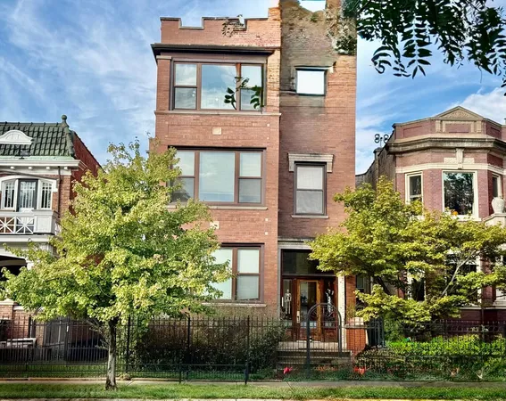 $2,100 | 1342 North Kedzie Avenue, Unit 2R, Chicago, IL 60651