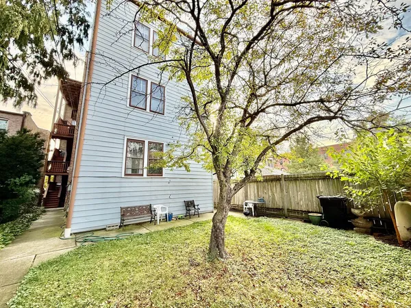 $2,100 | 1342 North Kedzie Avenue, Unit 2R, Chicago, IL 60651
