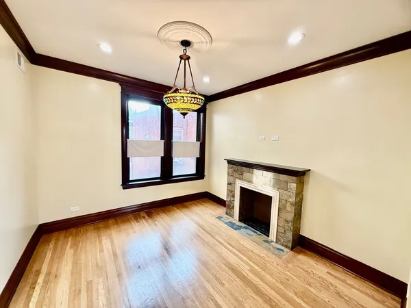 $2,100 | 1342 North Kedzie Avenue, Unit 2R, Chicago, IL 60651