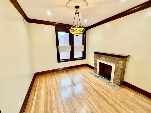 $2,100 | 1342 North Kedzie Avenue, Unit 2R, Chicago, IL 60651