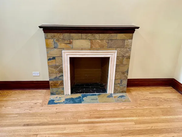 $2,100 | 1342 North Kedzie Avenue, Unit 2R, Chicago, IL 60651