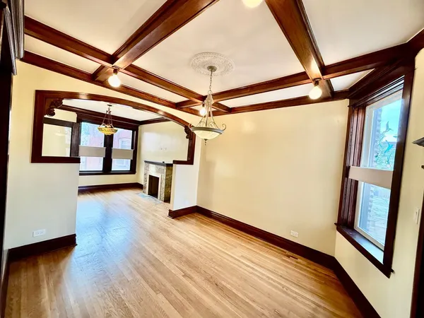 $2,100 | 1342 North Kedzie Avenue, Unit 2R, Chicago, IL 60651