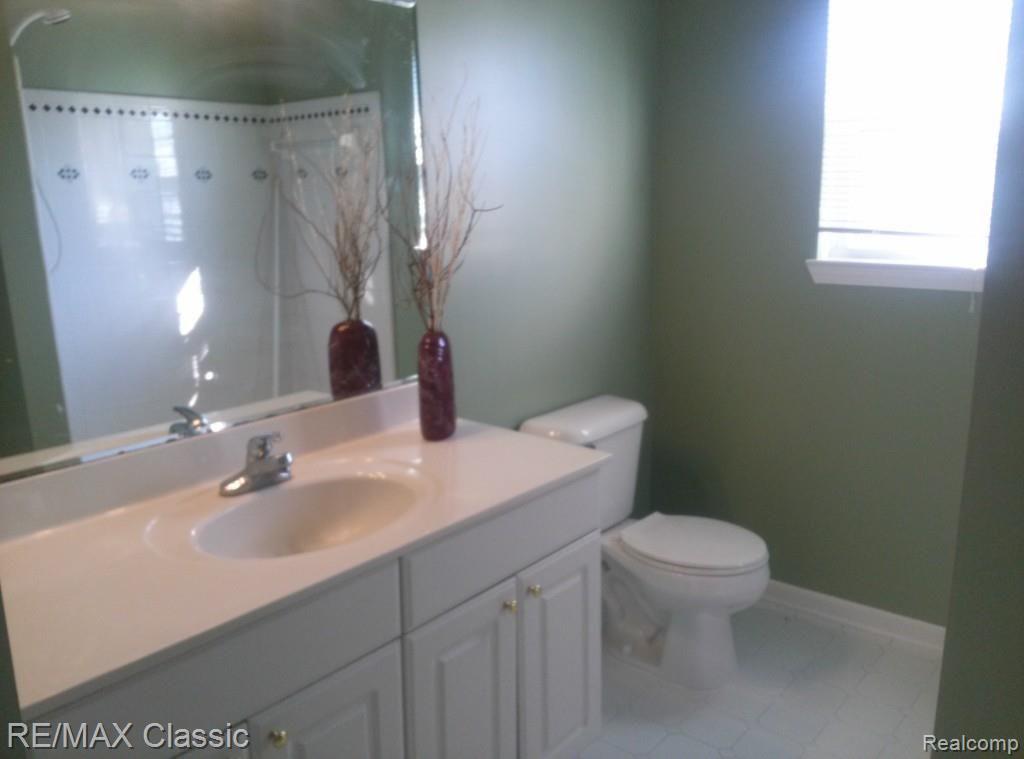 2695 Kenmore Road Berkley, MI 48072 - Photo 13 of 18 Kenmore bath.jpg